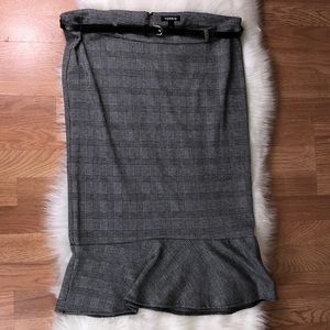 Torrid houndstooth skirt Sz 16 with leather belt
